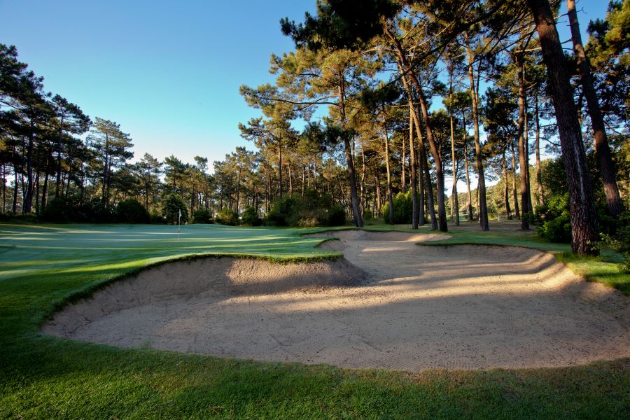 Large bunker at Aroeira Pines Classic golf course