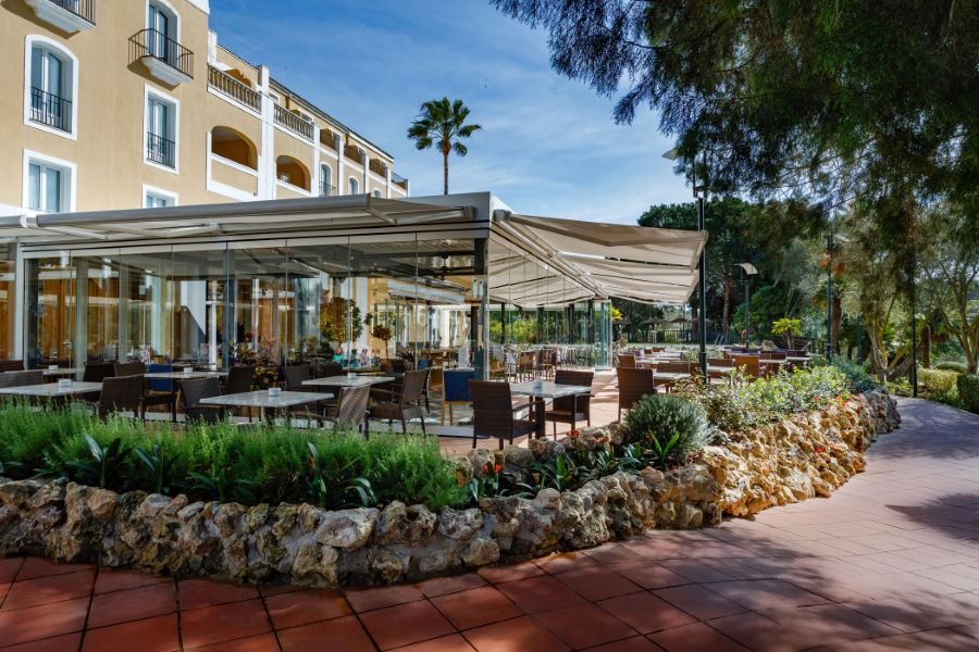Outdoor restaurant at Barcelo Montecastillo Golf Resort