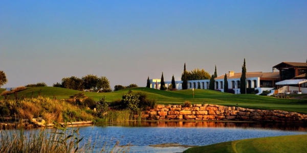 Lake and clubhouse at Dom Pedro Victoria Golf Course in Vilamoura