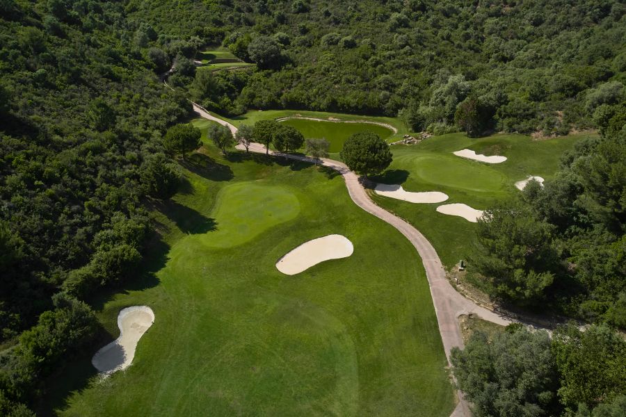 Putting green with buggy path to the right at Higuerón Marbella Golf Resort