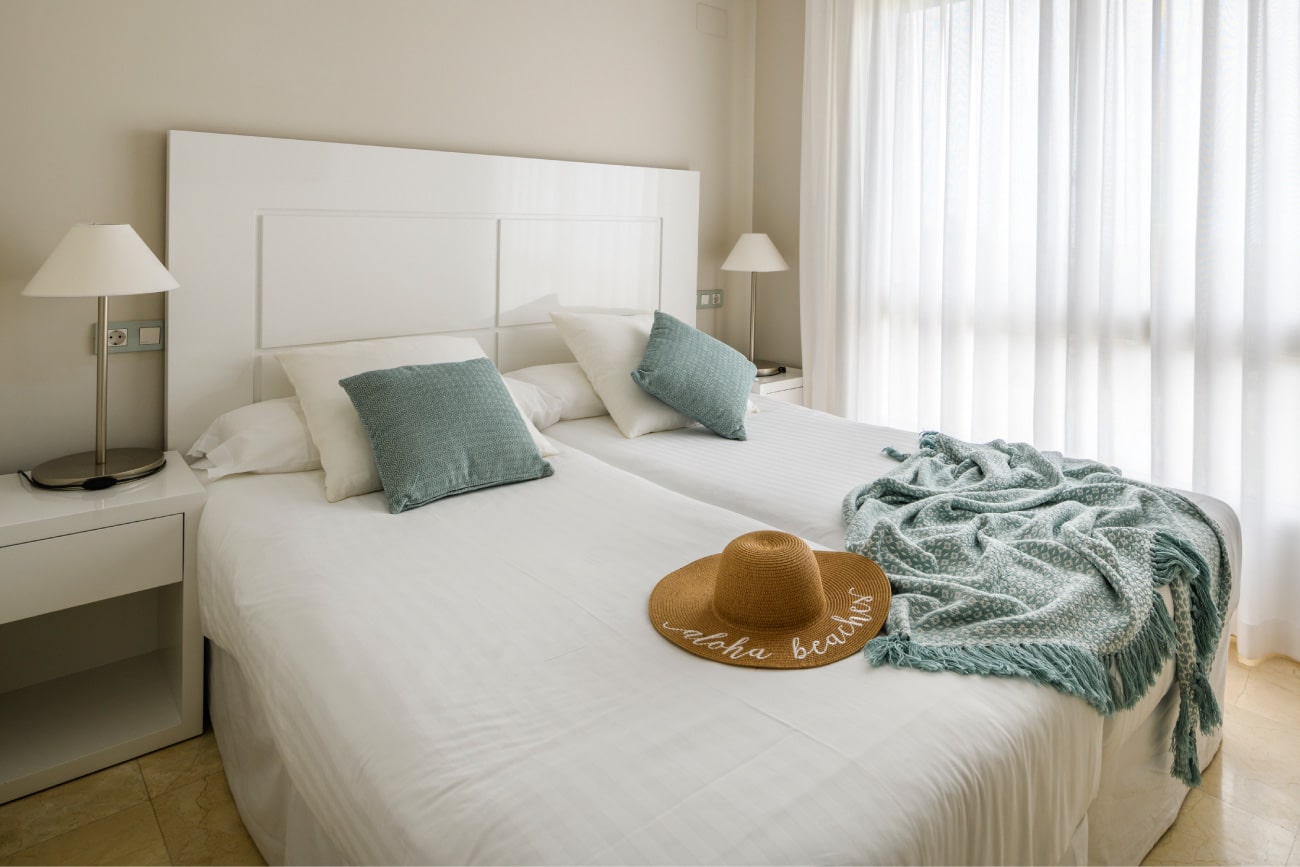 A white double bed in Las Colinas Golf And Country Club