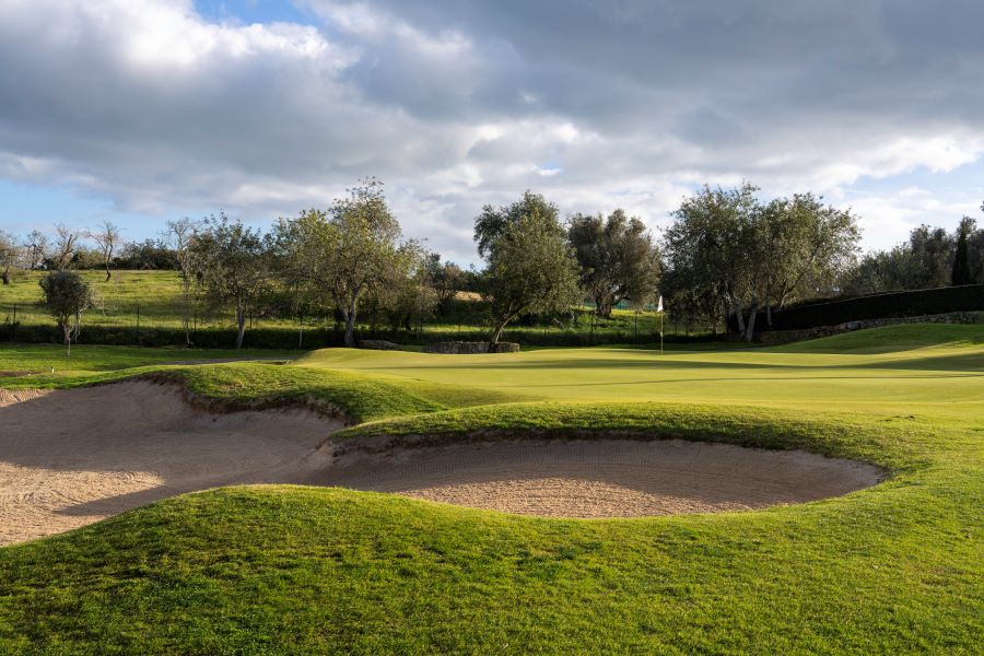 Bunker and green at Pestana Vale da Pinta golf course in the Algarve
