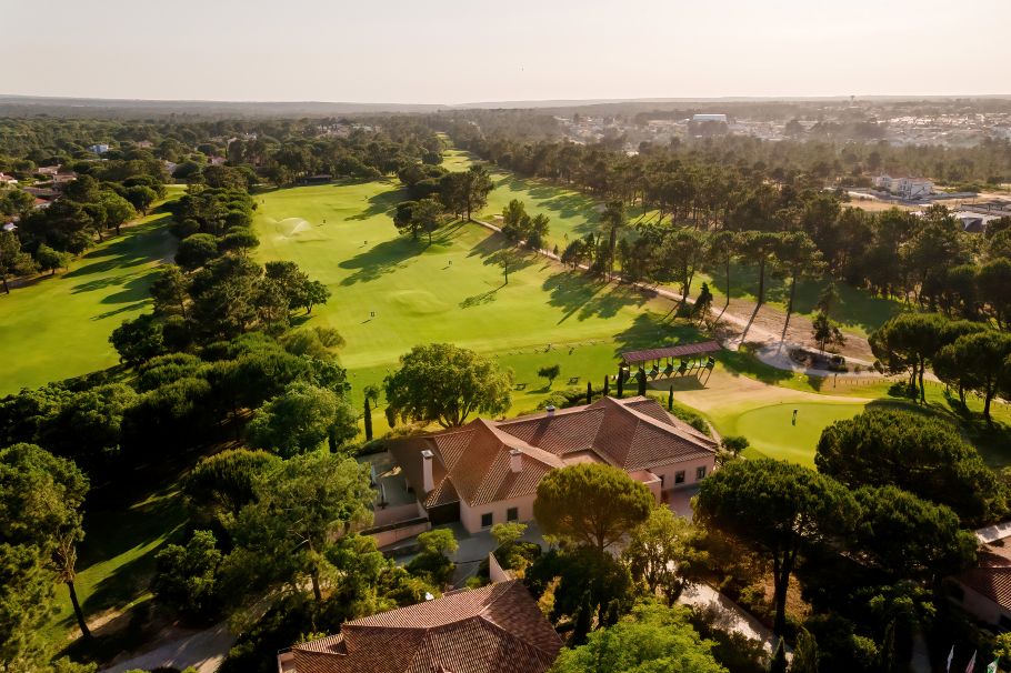 Club house at Quinta Do Peru with golf course in front of it