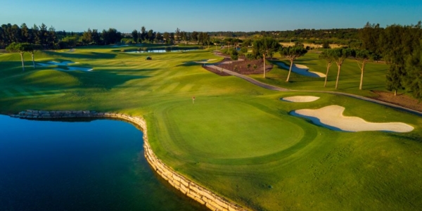 Ariel shot of Laranjal course at Quinta do Lago Golf with water to left of fairway, protecting the green