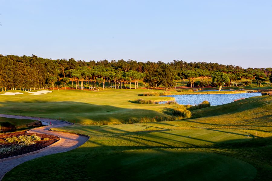Trees in the distance and lake to the right at Laranjal golf course in the Algarve
