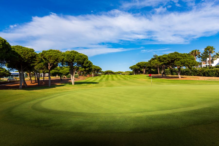 Green with pin at Quinta Do Lago North course