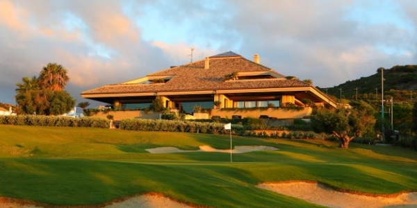 Club house at Valle Romano with bunkers in the foreground