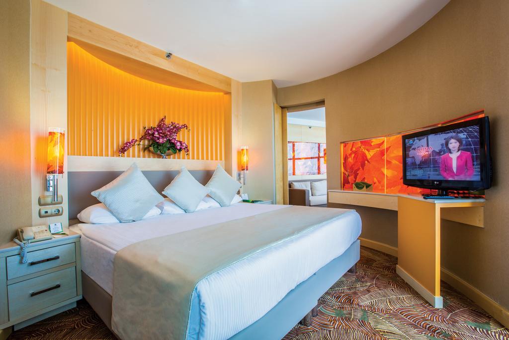Double bedroom with flat screen television at Cornelia Deluxe Resort