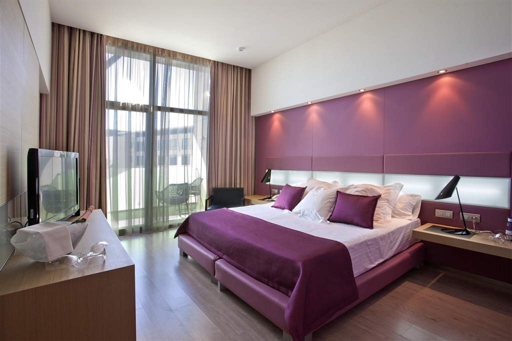 Bedroom featuring double bed, flat screen television, and bedside lamps at Hotel La Finca Golf And Spa