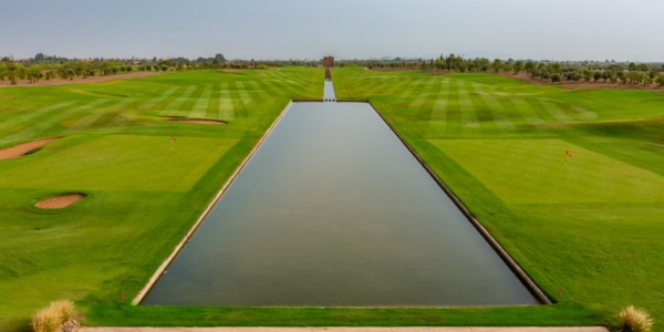 Noria Golf Club with water hazard