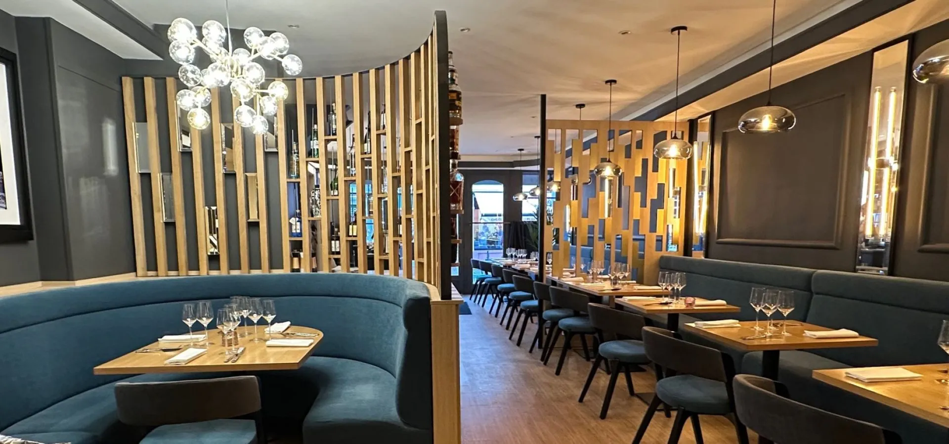 Green chairs and tables in the restaurant at Hotel Bristol Le Touquet