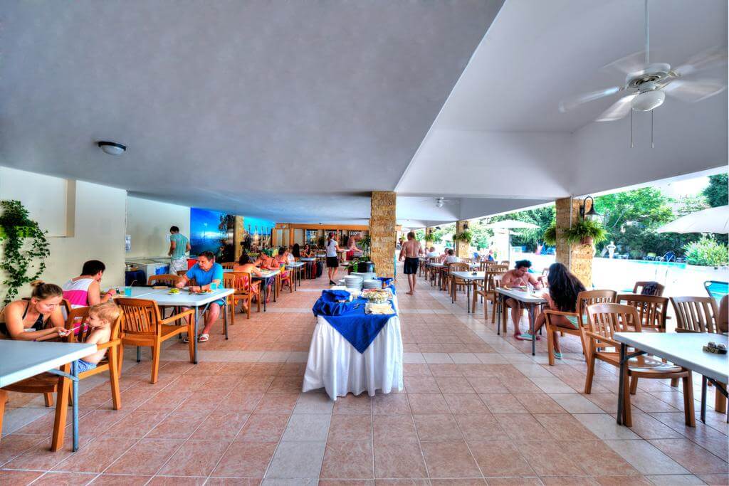 Restaurant at Avilda Hotel with guests using buffet station