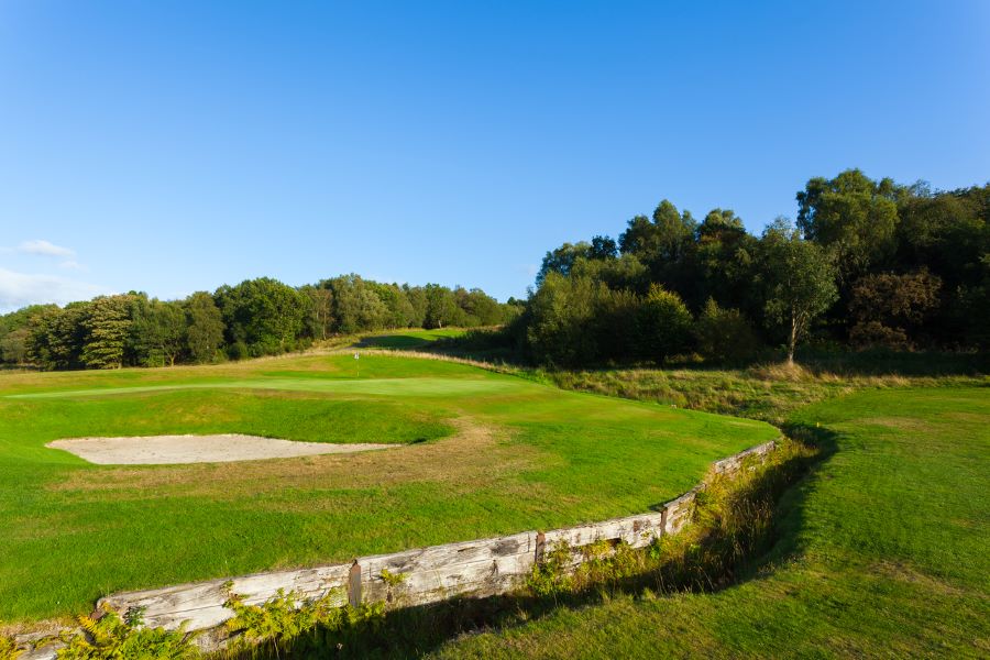 Beck in front of the green at Glasgow Westerwood Hotel, Spa & Golf Resort