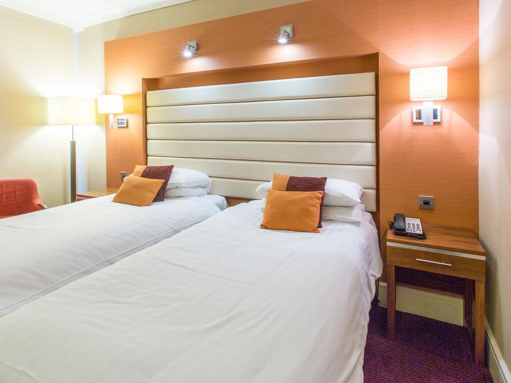 Twin beds in Telford Hotel And Golf Resort
