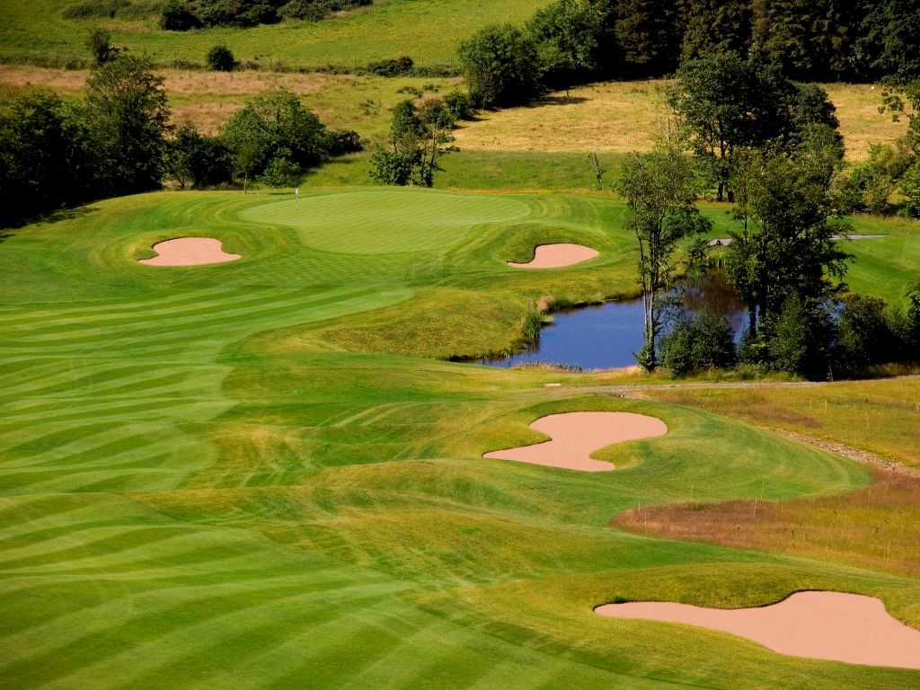 Sand bunkers on the fairways at Concra Wood