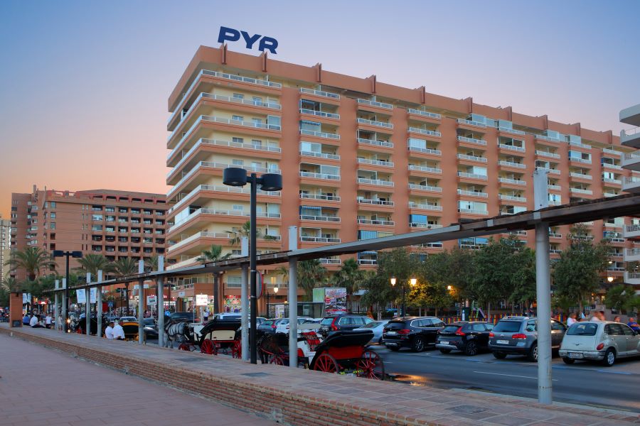 Exterior view of Hotel PYR Fuengirola in the evening