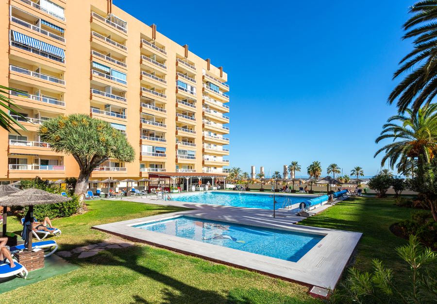 Exterior of the Hotel PYR Fuengirola overlooking the swimming pool