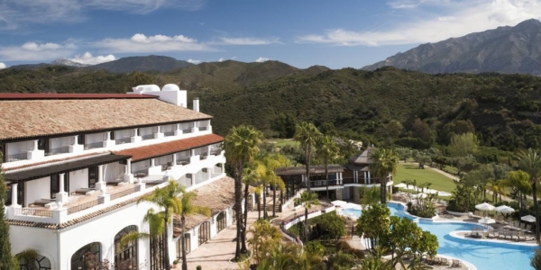 The Westin La Quinta Golf Resort & Spa overlooking the swimming pool and golf course with mountains in the background