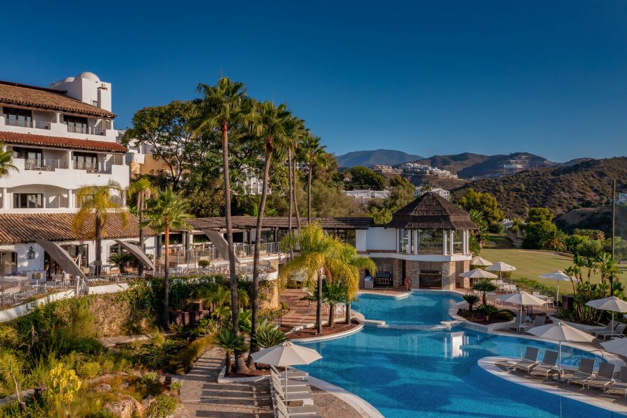 Swimming pool overlooking the golf course at The Westin La Quinta Golf Resort & Spa