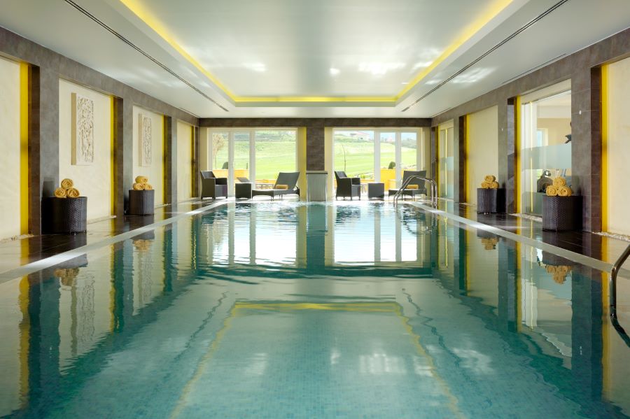 Indoor swimming pool in the spa at Dolce by Wyndham CampoReal Lisboa