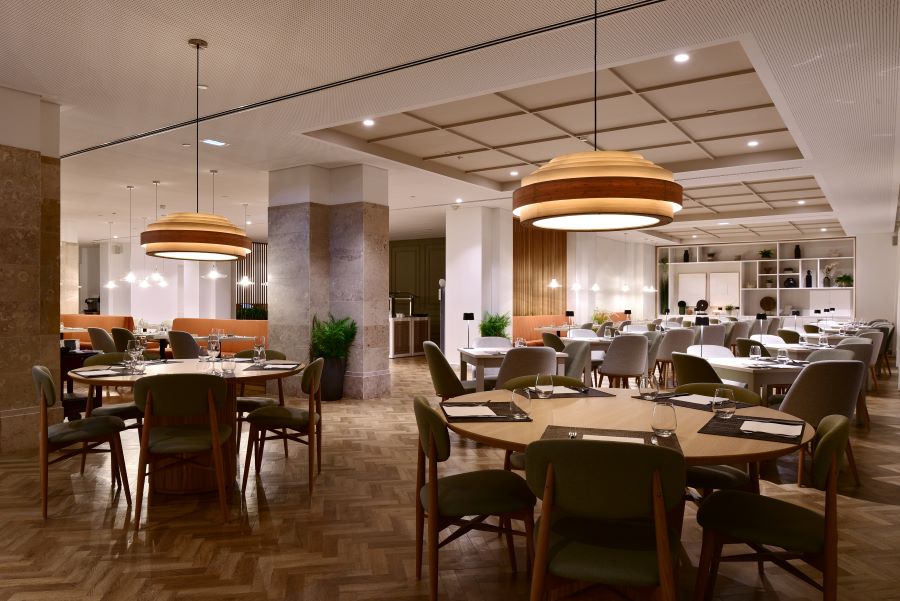 Low level lighting in restaurant at Dolce by Wyndham CampoReal Lisboa
