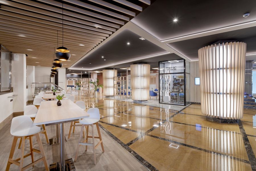 Lobby leading to restaurant at Melia Alicante Hotel