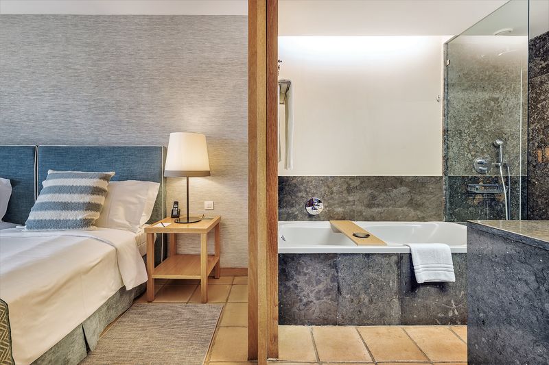 Bedroom and bathroom at Domes Lake Algarve