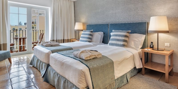 Twin bedroom at Domes Lake Algarve