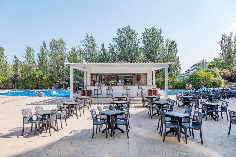 Outdoor pool bar at Sol Costa Daurada by Melia