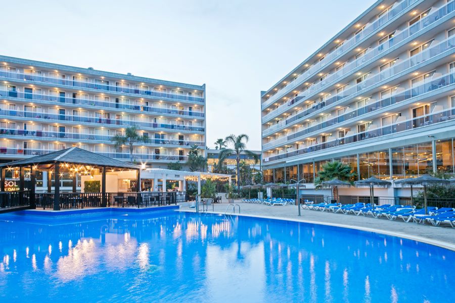 Swimming pool with bar overlooking at Sol Costa Daurada by Melia