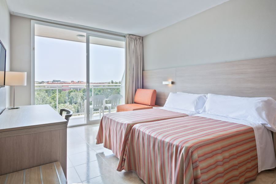 Bedroom at Sol Costa Daurada by Melia hotel with twin beds