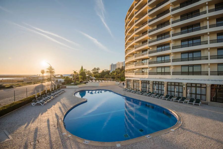 Outdoor swimming pool at Vila Gale Ampalius