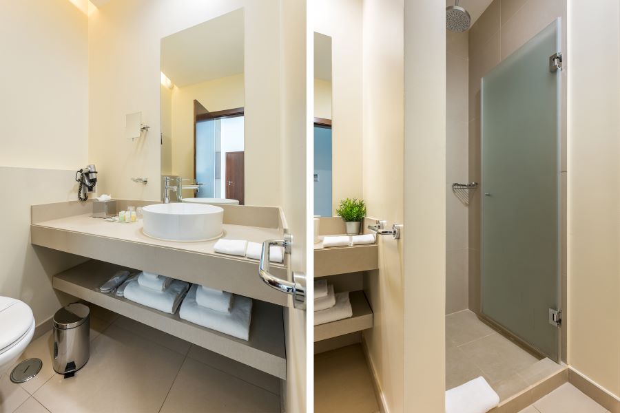 Bathroom at Salgados Dunas Suites with sink, mirror and shower