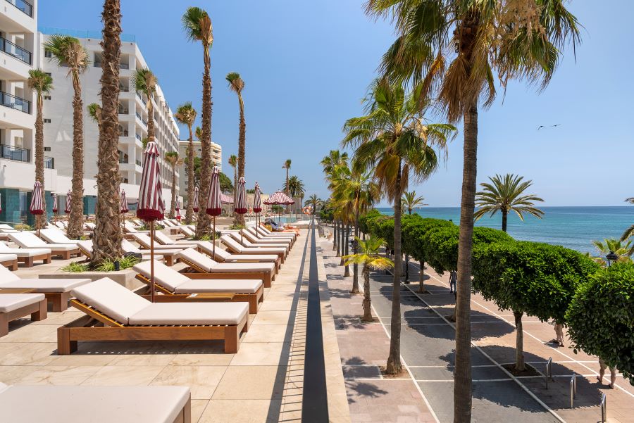 Path between El Fuerte Marbella Hotel and the beach