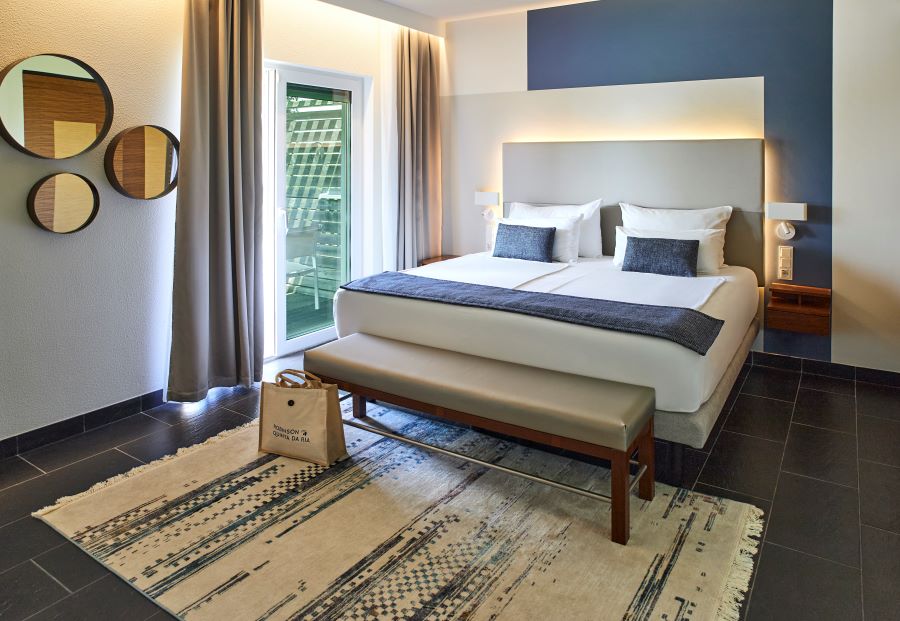 Bedroom with double bed at Robinson Quinta Da Ria
