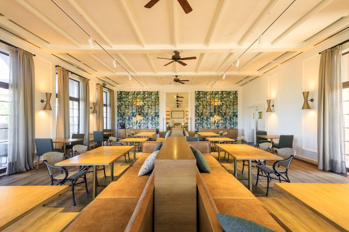 Seating in restaurant at Amendoeira Golf Resort