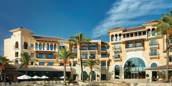 Exterior of Ona Mar Menor Golf And Spa resort with swimming pool in front of main building