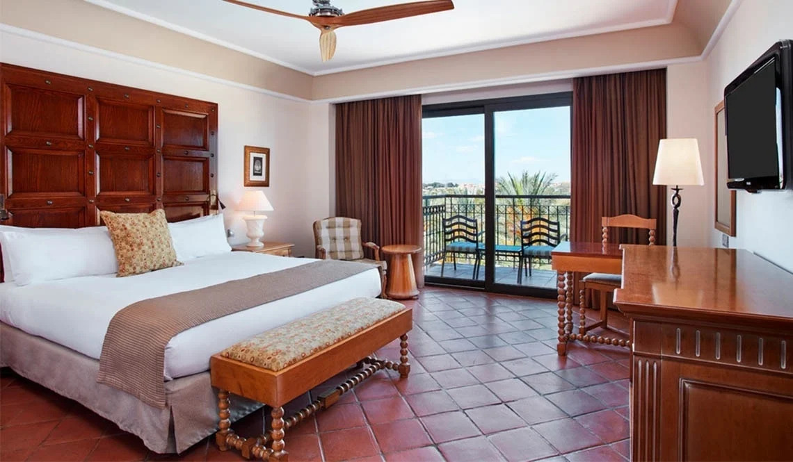 Bedroom with balcony view at Ona Mar Menor Golf And Spa Resort in Murcia, Spain