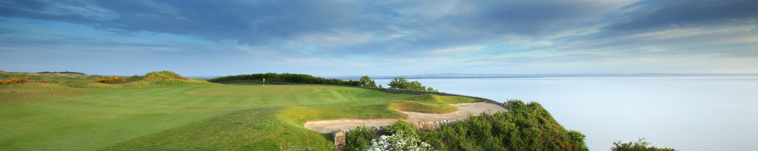 The kittocks golf course in scotland with sea in the background