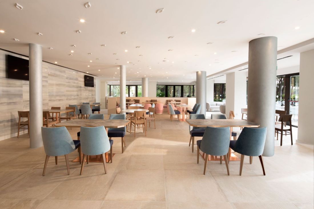 Bar area at DoubleTree by Hilton Islantilla Beach Golf Resort with tables and chairs