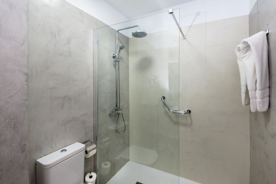 Bathroom with shower at Kn Columbus Aparthotel