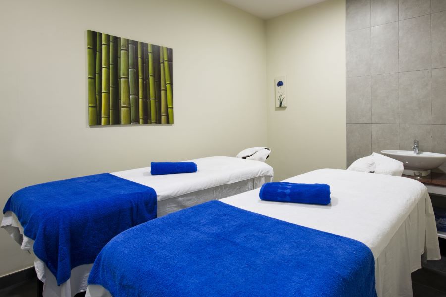 Spa treatment rooms with blue towels at Kn Columbus Aparthotel