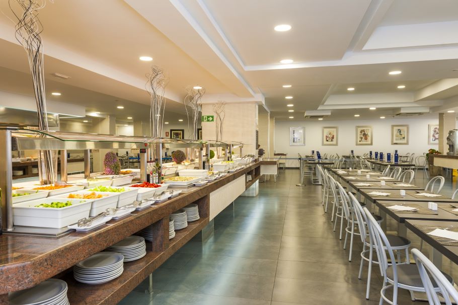 Restaurant with buffet food at Kn Columbus Aparthotel