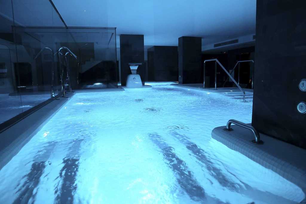 Indoor swimming pool in darkness at DNA Monse Hotel Spa And Golf