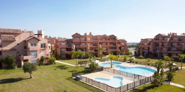 Apartments overlooking the swimming pool at Ona The Residences at Mar Menor Golf Resort