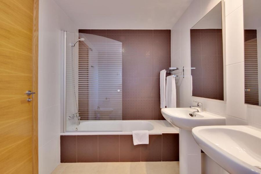 Bathroom at Ona The Residences at Mar Menor Golf Resort