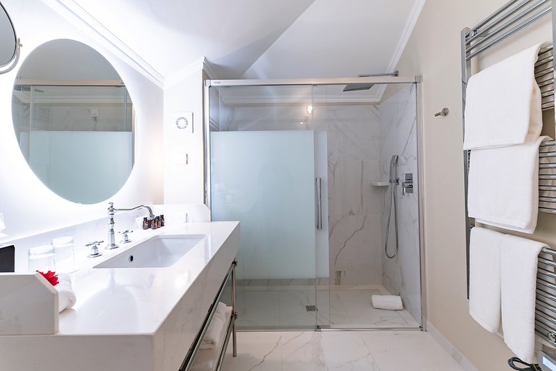 Bathroom with shower cubicle at Casa Velha Do Palheiro