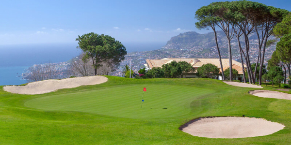 Red flag on green at Palheiro Golf in Madeira, overloo Funchal