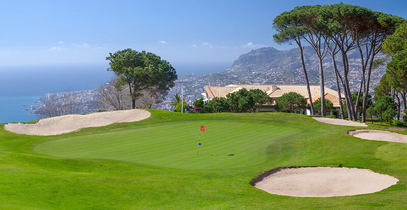 Red flag on green at Palheiro Golf in Madeira, overloo Funchal