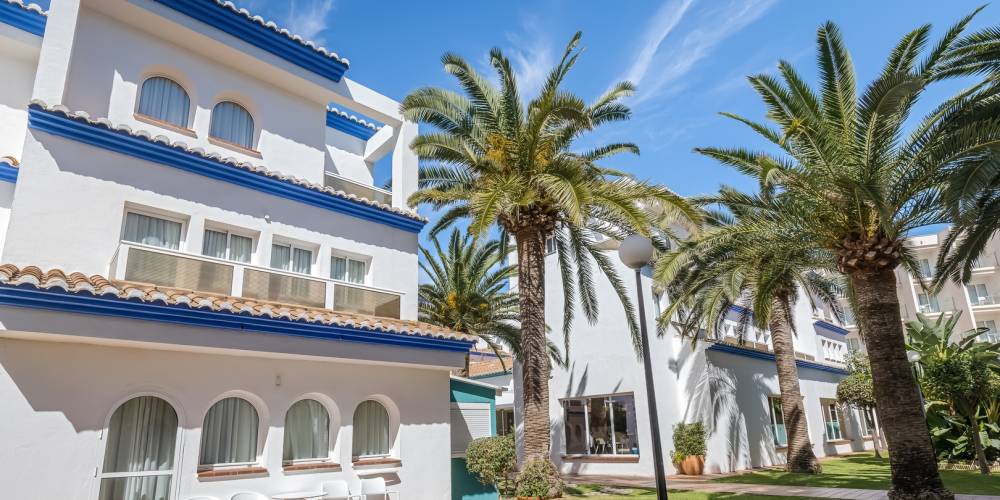 Apartments with palm trees at Occidental Torremolinos Playa